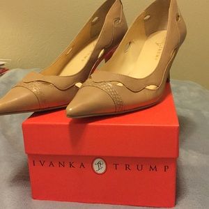 IVANKA TRUMP beige multi leather 2.5 👠 heels